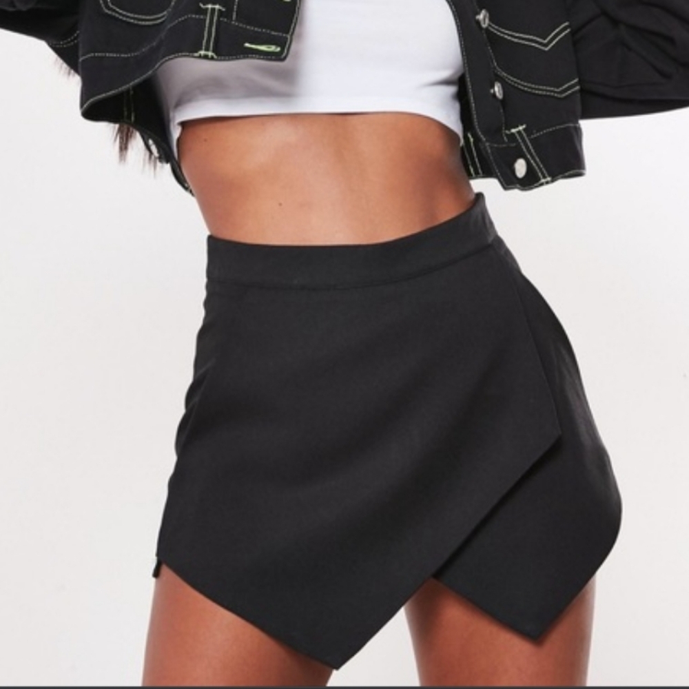 🎉HOST PICK!!🎉Missguided Black Crepe Skort